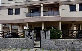 Ubatuba Maranduba apartamento frente praia